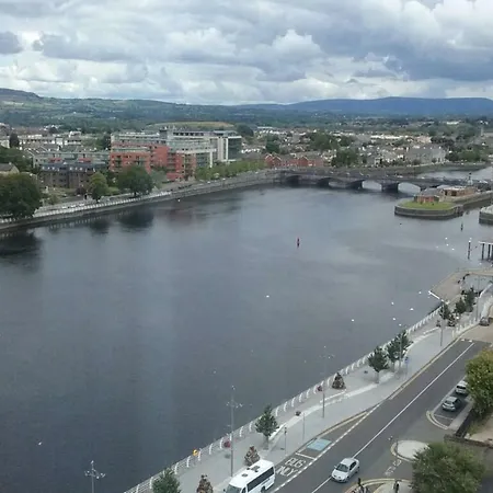 2 Bedroom Bishops Quay Apartment *